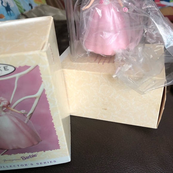 Hallmark Keepsake 1996 Barbie Easter Ornament - Picture 16 of 16